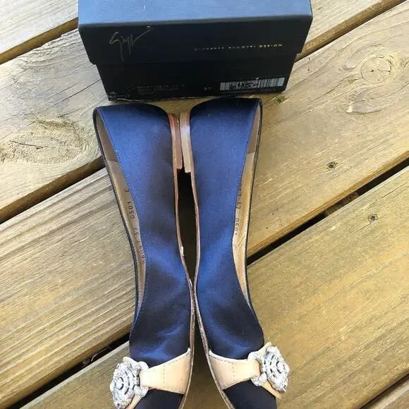 Giuseppe Zanotti Black Flats with Diamond Crest Rounded Toe size 37 - Picture 4 of 5